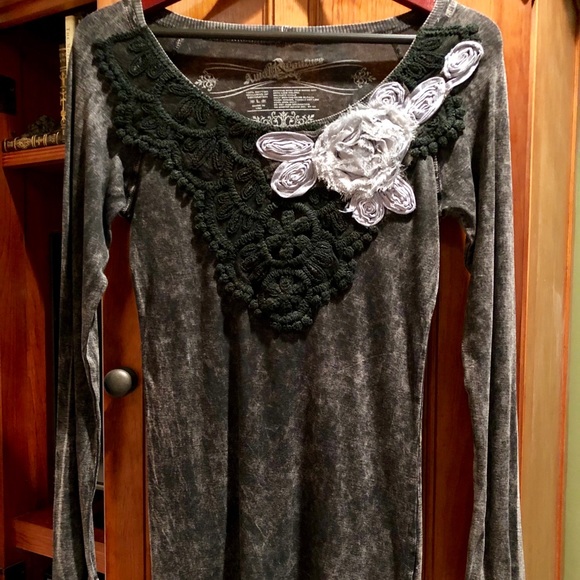 AWAKE COUTURE embroidered floral top size L - Picture 2 of 7